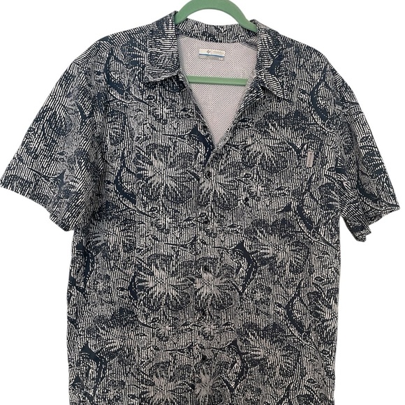 Columbia PFG Short Sleeve Navy and White Casual Button Down Shirt Fish Print M - Picture 1 of 7